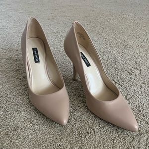 Nine West Size 7 Beige Tan Heels Pumps